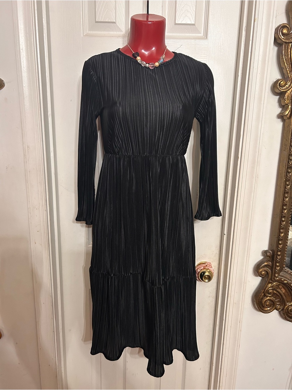 THREAD TIMES NEW YORK - TIERED ACCORDION-BLACK DRESS-MIDI - ELASTIC WAIST SIZE S
